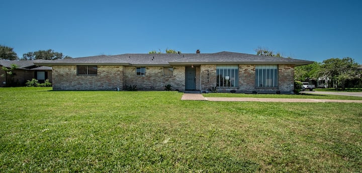 Water View, Ocean Drive Retreat Awaits - Corpus Christi, TX