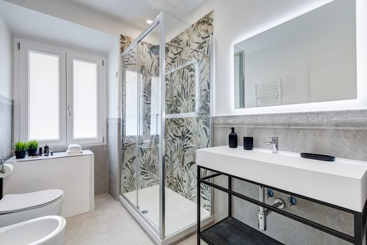 BDC – Empire, noble 3-BDR Apt gallery image 5