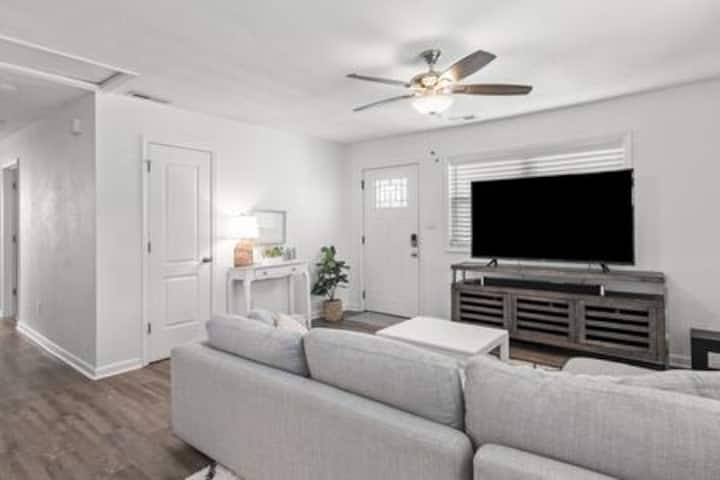 Home Away From Home( 3 Bed) - Norfolk, VA