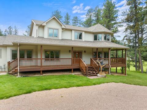 Largest Hill City Cabin-Sleeps 20 with Hot Tub
