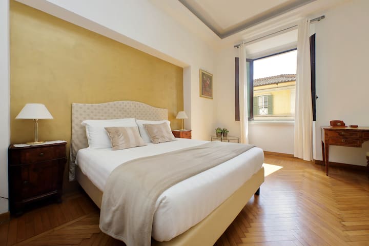 TreasureRome Spanish Steps Family 4br