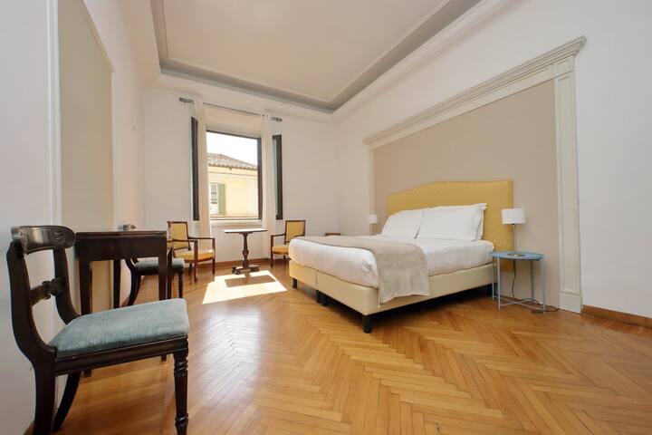 TreasureRome Spanish Steps Family 4br gallery image 3