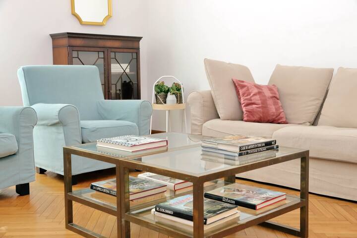 TreasureRome Spanish Steps Family 4br gallery image 5