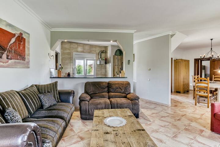 Flores gallery image 5