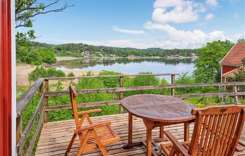 Nice home in Lysekil with sauna