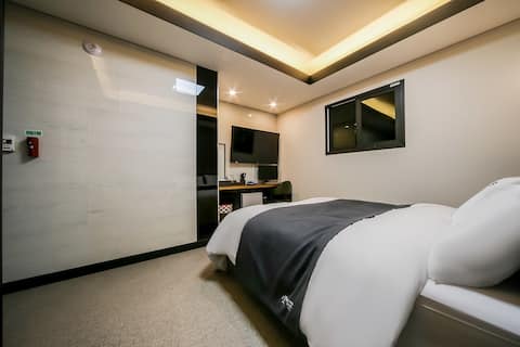 깔끔한 블랙엔 화이트 조화의 심플한