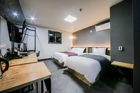 깔끔한 블랙엔 화이트 조화의 심플한