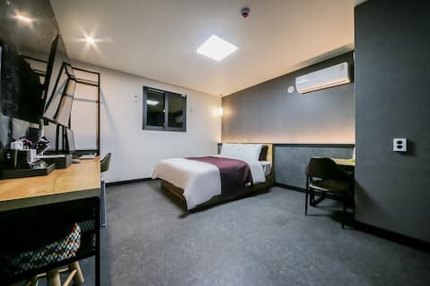 깔끔한 블랙엔 화이트 조화의 심플한