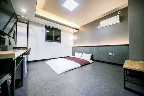 깔끔한 블랙엔 화이트 조화의 심플한