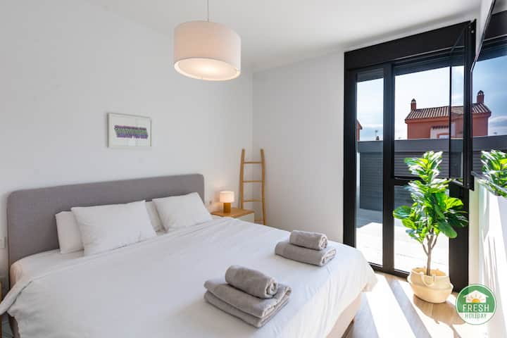 Спална соба со брачен кревет (широк 180-220 см)