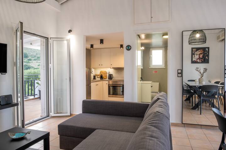 Kournas-Sleeps8-Parking-Garden-Pool-PetFriendly gallery image 4