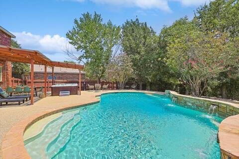 Colonial Style Retreat ft Pool, Cinema, jacuzzi