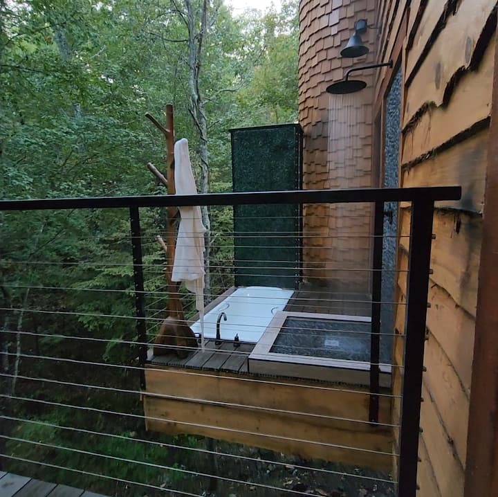 Treetopia Treehouse!Waterfall!3Story Slide!Outdoor Cabins for Rent in