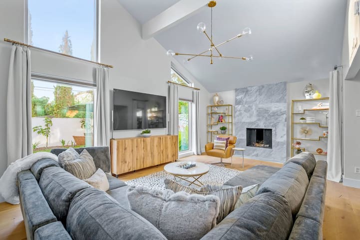 The Jewel-Modern Retreat, Hot Tub, Night Life gallery image 4