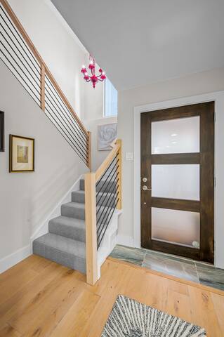 The Jewel-Modern Retreat, Hot Tub, Night Life gallery image 2