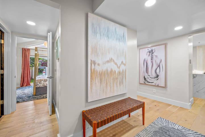 The Jewel-Modern Retreat, Hot Tub, Night Life gallery image 3