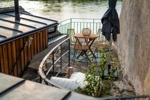 Romantic Danube House with Terrace and Barbecue