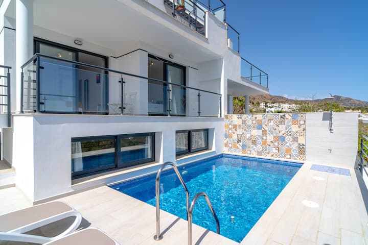 Villa Luxuria Private Pool By Casasol - 네르하