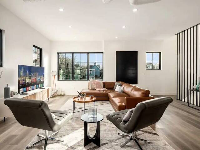 Work Of Art!-3 Bedroom Elegant Townhome-Columbus gallery image 3