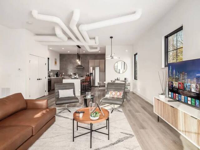 Work Of Art!-3 Bedroom Elegant Townhome-Columbus gallery image 5