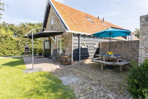 Holiday home with private bathrooms in Westkapelle