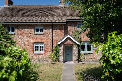 Beautiful dog friendly seaside cottage