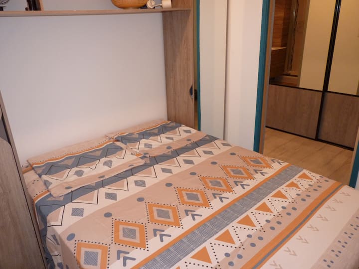 Spavaća soba s bračnim krevetom 160 cm 