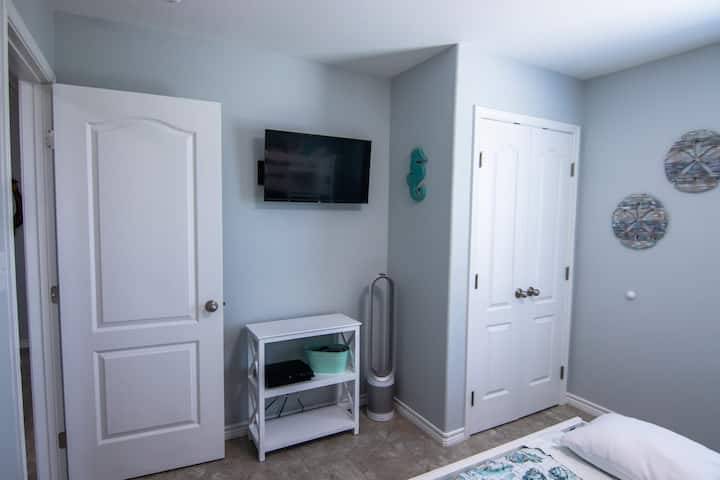 Sypialnia nr2 z łóżkiem typu twin over Full Bunk Beds &amp; Twin Trundle