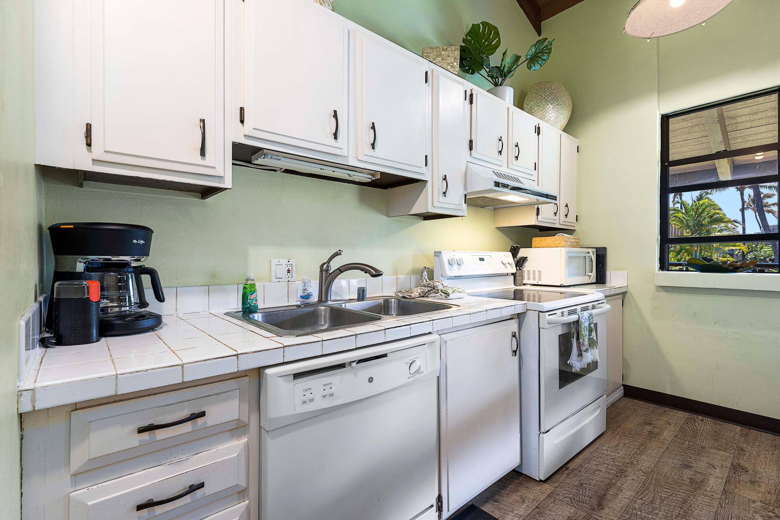 Condo in Kailua-Kona · ★4.8 · 1 bedroom · 4 beds · 1 private bath - Image 14