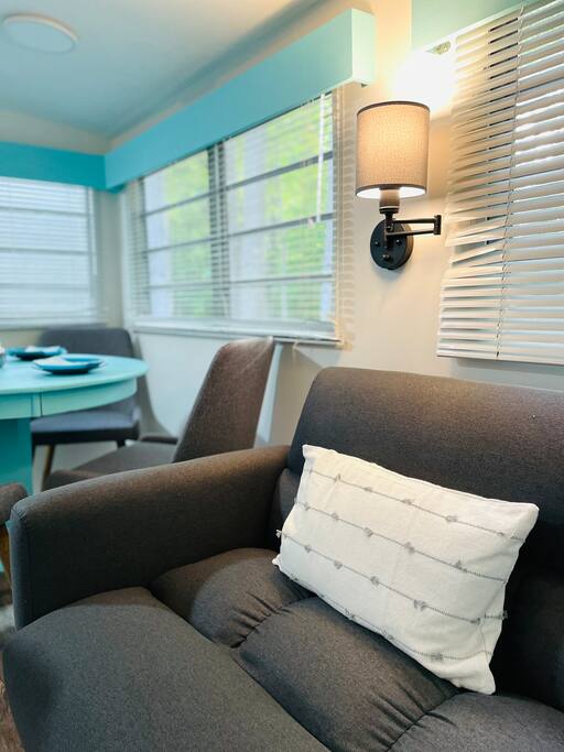 Udoban jastuk za bacanje u kamperu