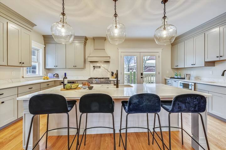 Spacious, New Renovation | Near T gallery image 5