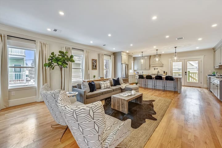 Spacious, New Renovation | Near T