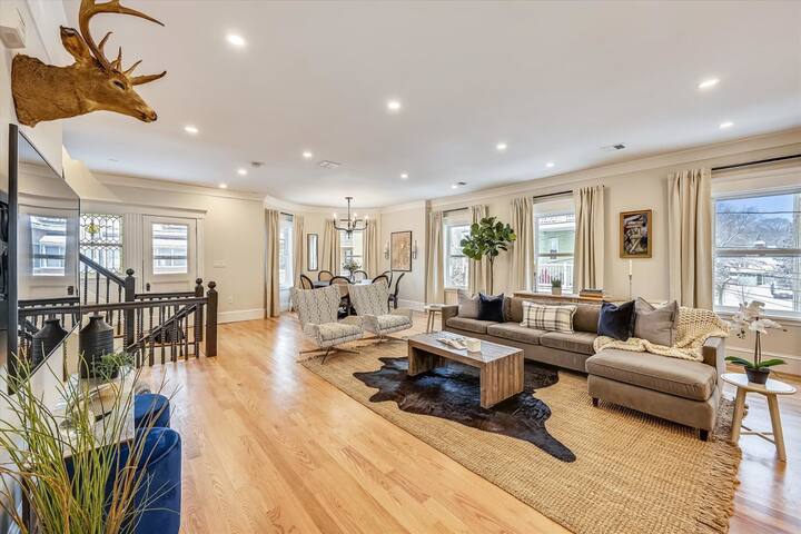 Spacious, New Renovation | Near T gallery image 2