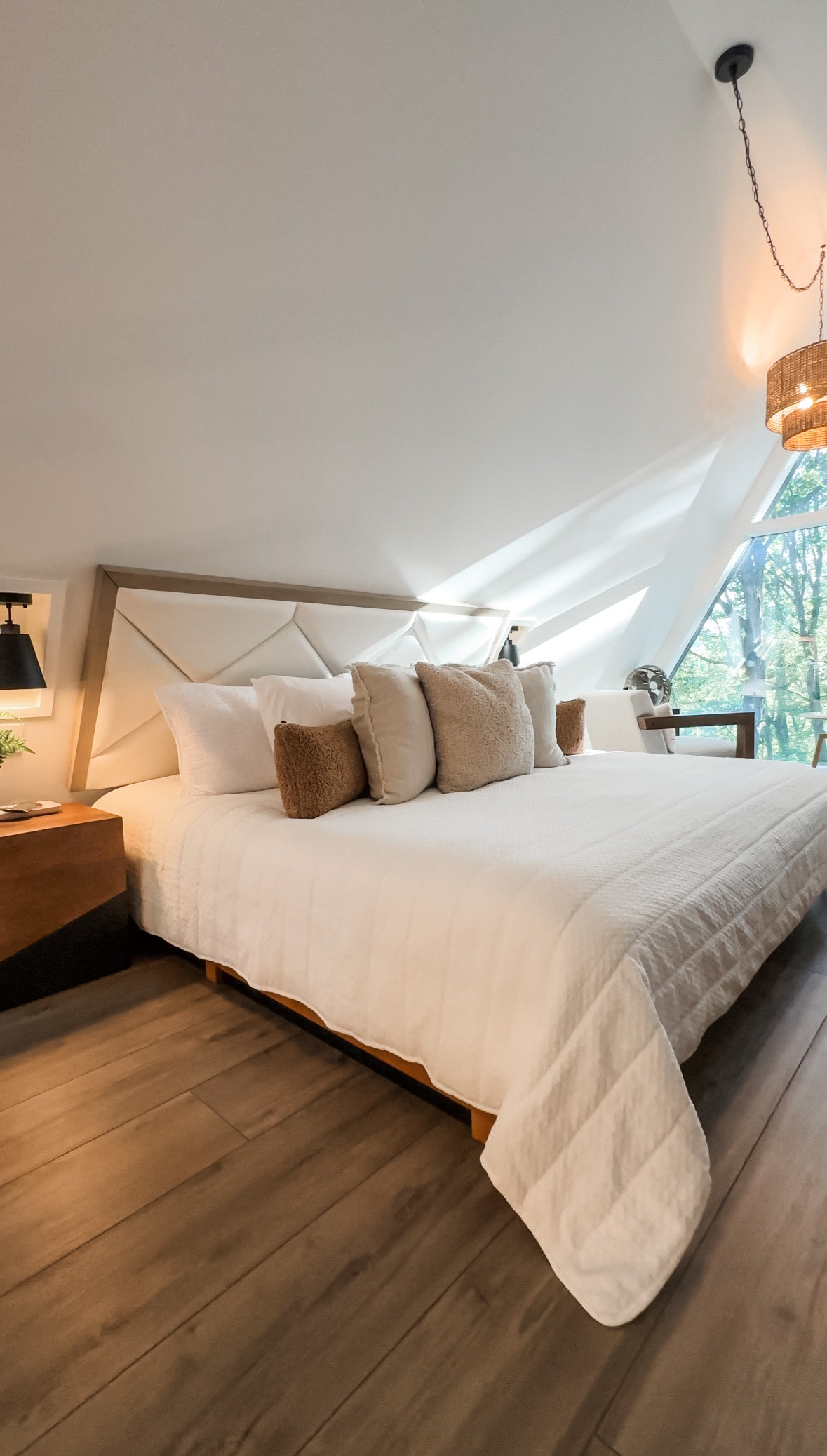 Спална соба на поткровје на горниот