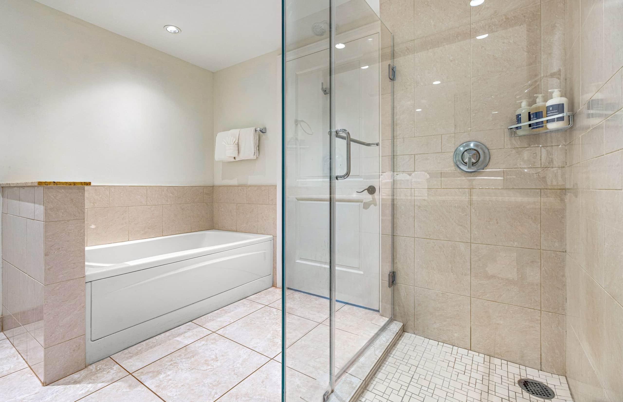 Condo in Lahaina · ★5.0 · 1 bedroom · 2 beds · 1 bath - Image 23