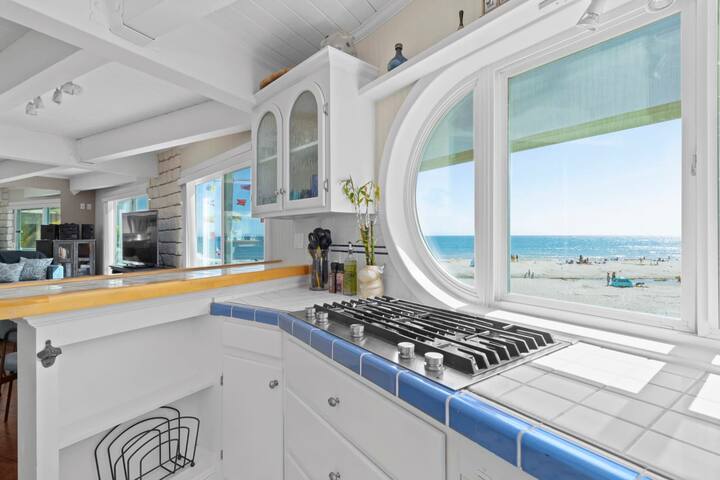 Rio Del Mar Boathouse – steps from the beach gallery image 4