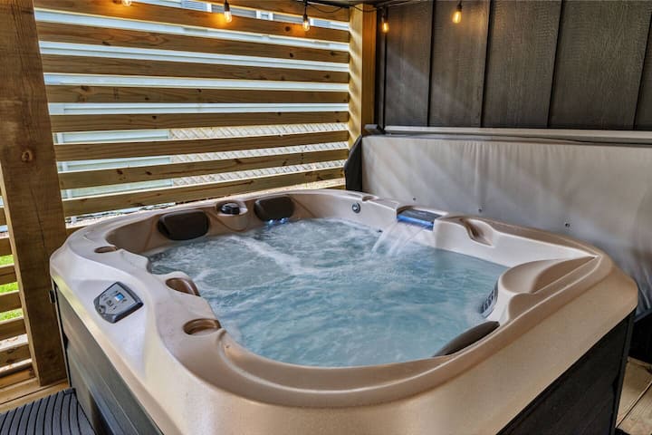 Petite Noire - Hot Tub - Copper Soaking Tubs! - Tiny houses for