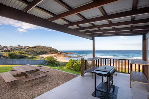 3 Dickinson Avenue - Absolute beachfront!