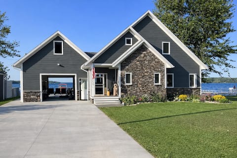 Lakefront Cabin, 3BR, Sleeps 8, Dock, Fireplace