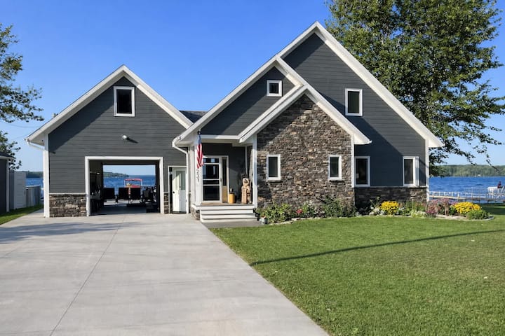 Fall Lakefront | Trail Access, 2 Suites, Sleeps 8