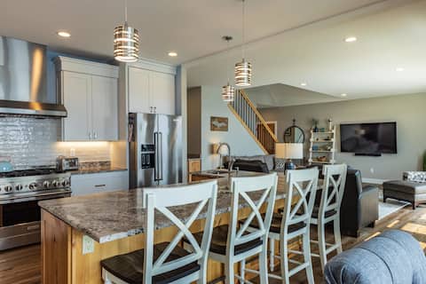 Fall Colors & Trails | Lakefront Cabin Escape