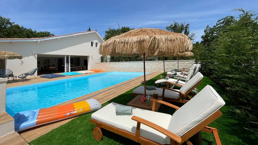 Villa Hakuna Matata – 4* air-conditioned with pool gallery image 2