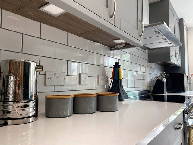 Superb townhouse near vibrant Gloucester Road gallery image 3