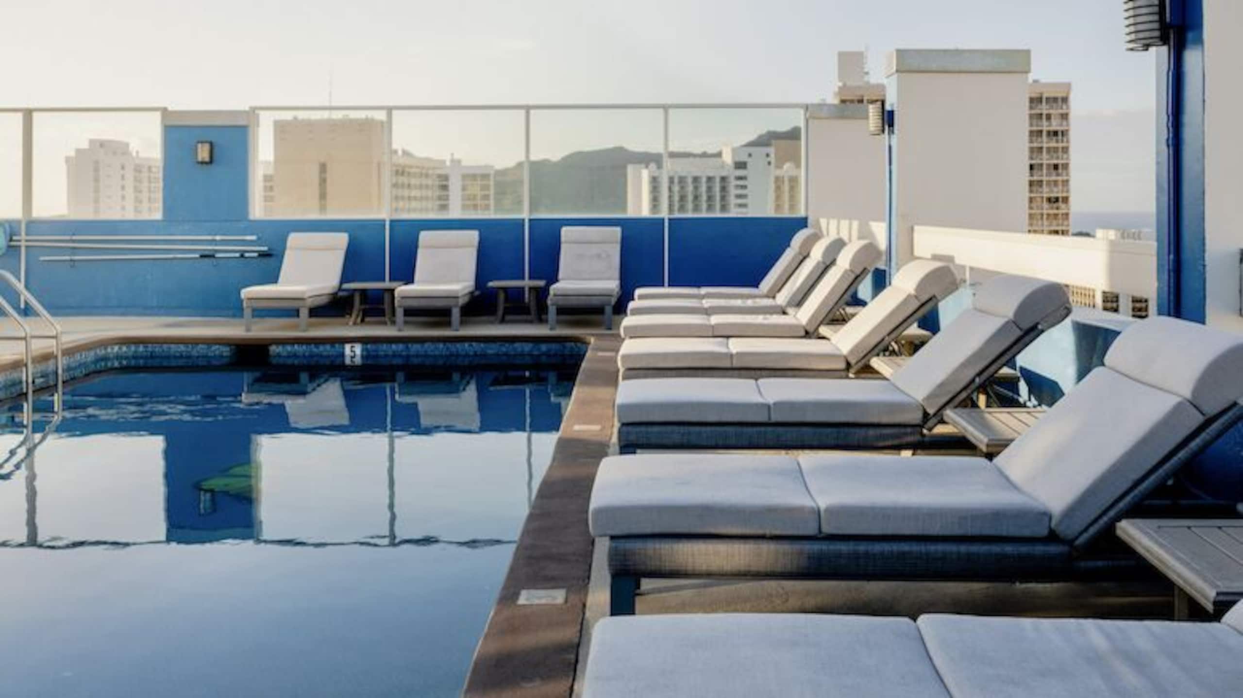 Condo in Honolulu · ★4.69 · 1 bedroom · 2 beds · 1 bath - Image 30