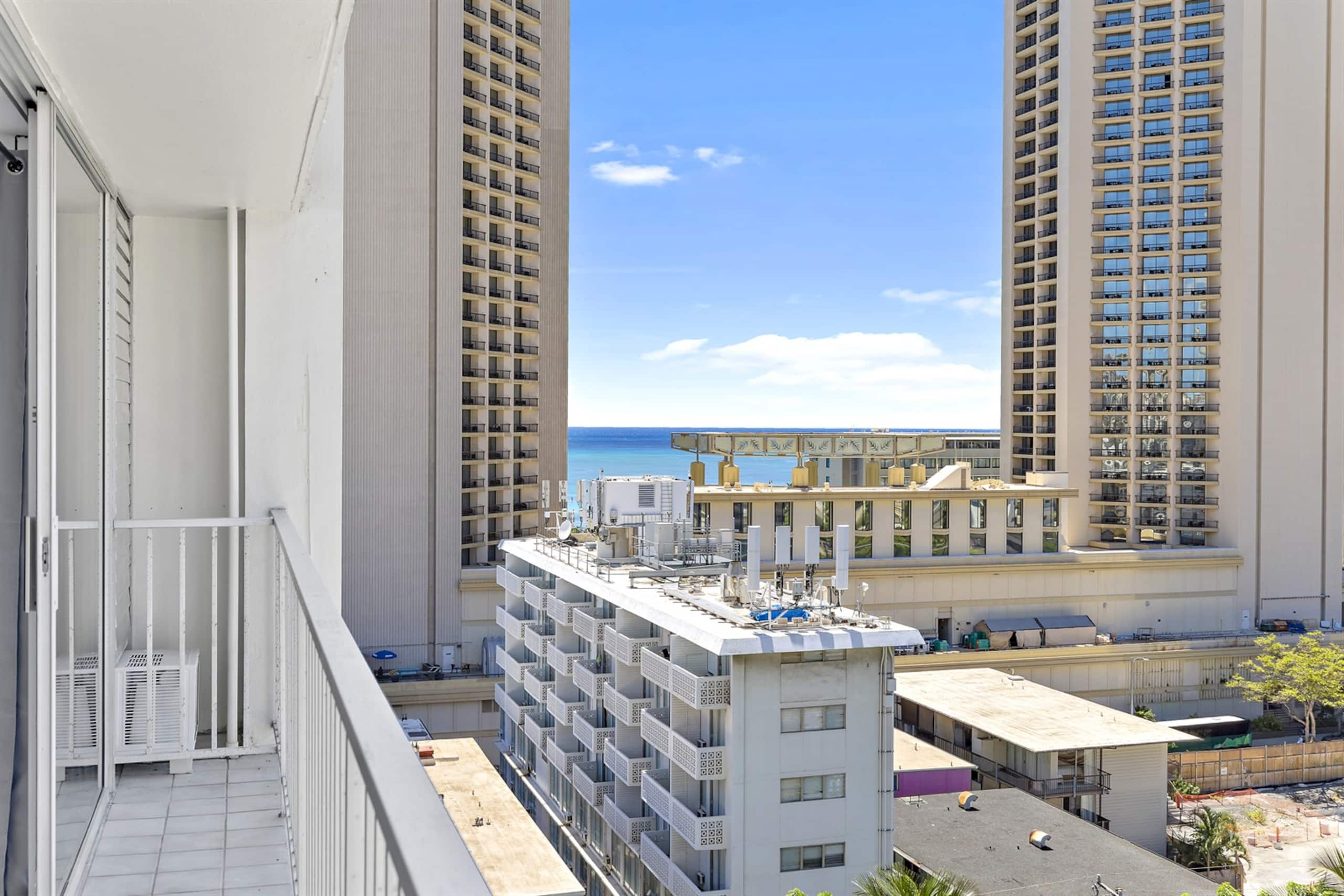 Condo in Honolulu · ★4.69 · 1 bedroom · 2 beds · 1 bath - Image 12