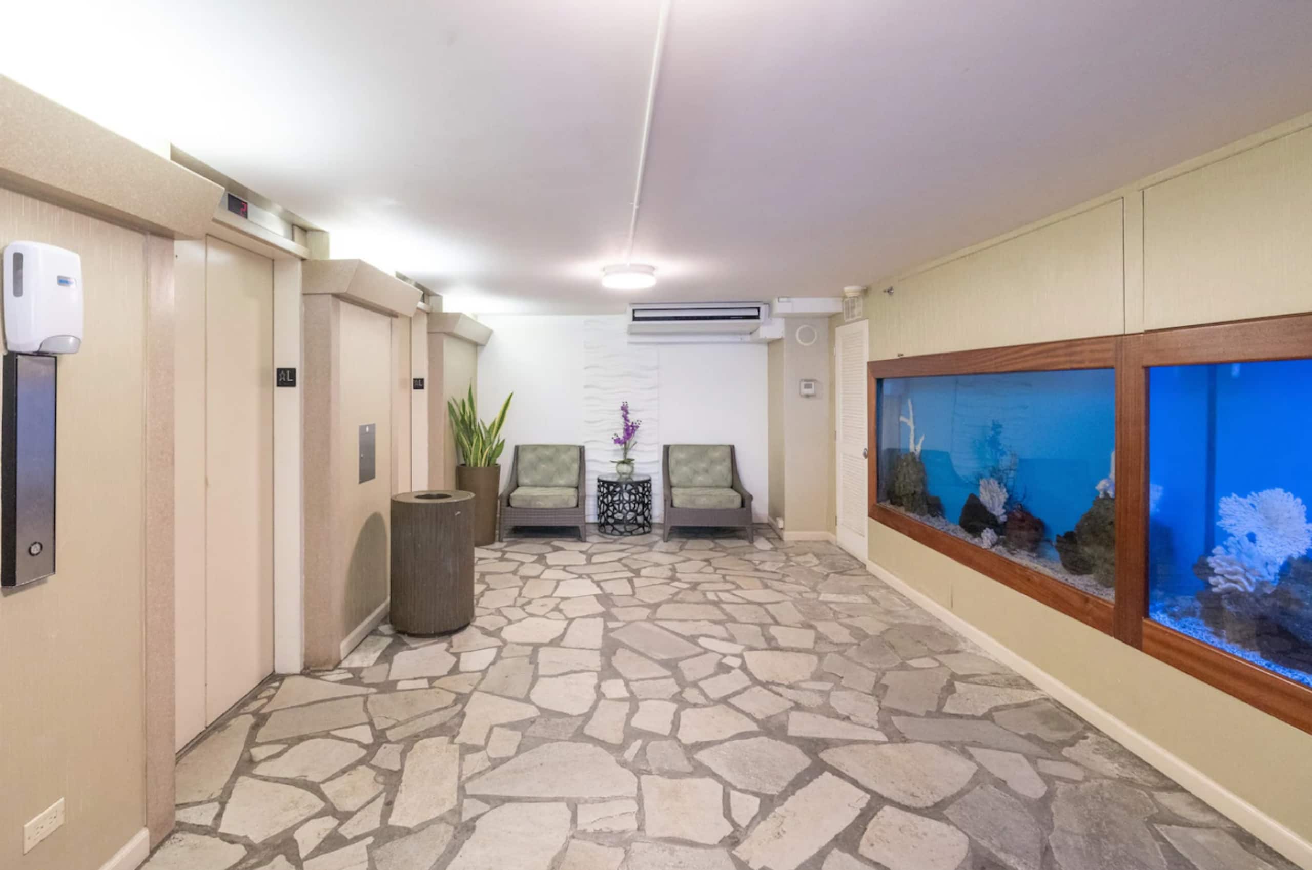 Condo in Honolulu · ★4.69 · 1 bedroom · 2 beds · 1 bath - Image 33