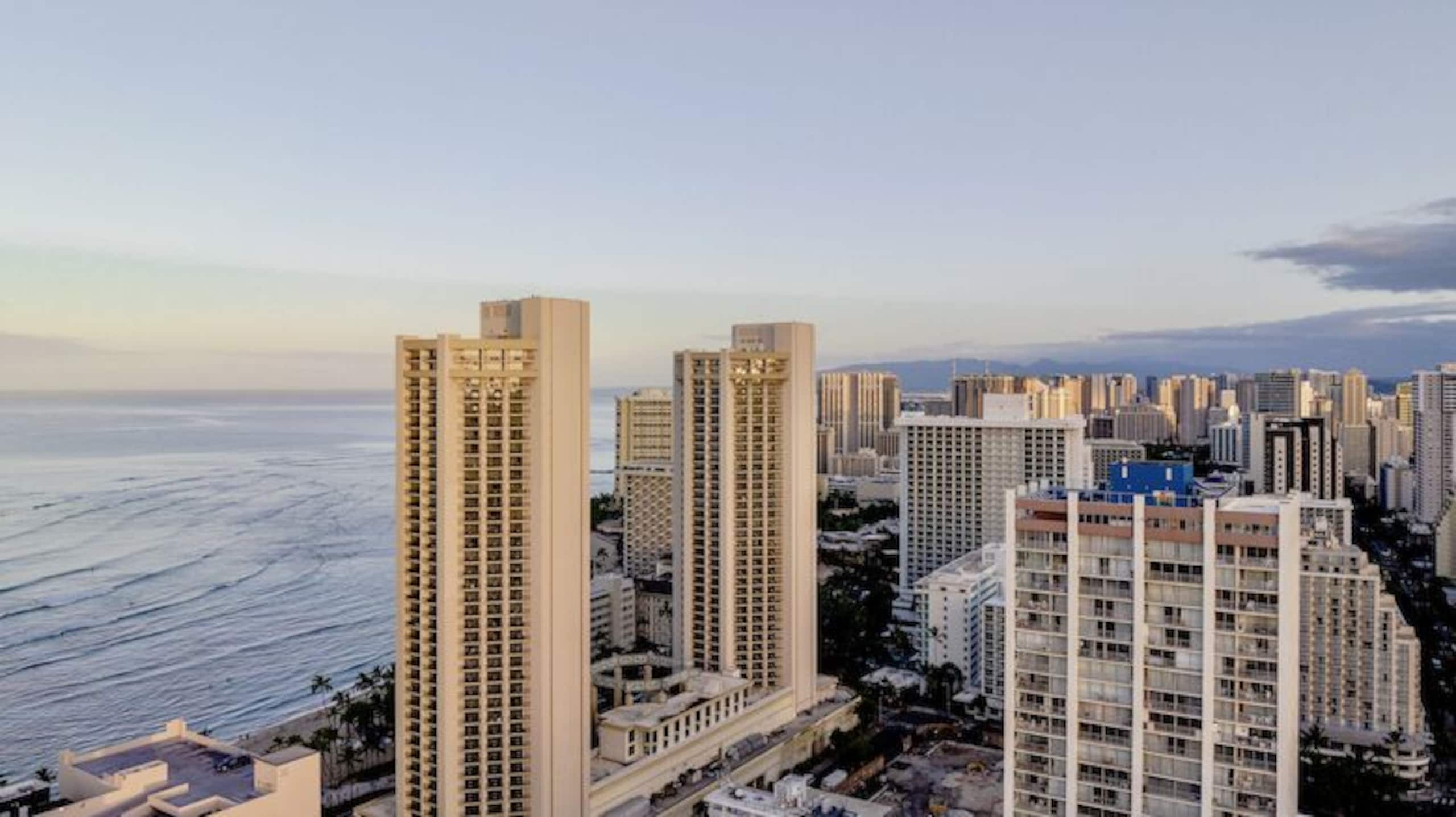 Condo in Honolulu · ★4.69 · 1 bedroom · 2 beds · 1 bath - Image 32