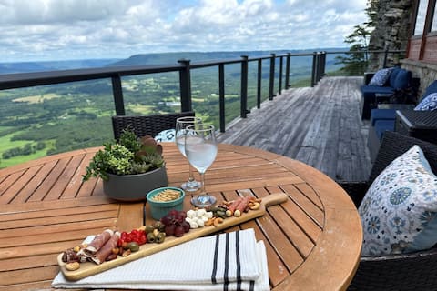 Cliffside 1BR Cabin | Unique | Luxury | Romantic |