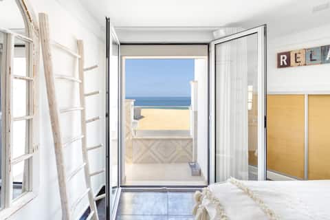 Nativo Oceanfront 360° Rooftop On the Beach Nazaré