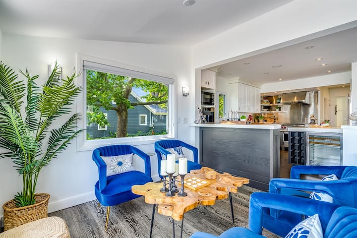 4 Bedroom Water's Edge Oasis With Salt Water Pool - Kingsville